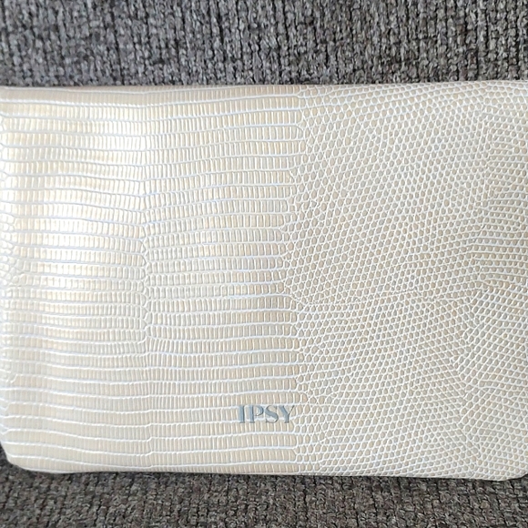 Ipsy makeup bag - Picture 2 of 3